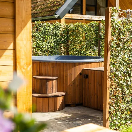 Bos Villa Met Hottub & Sauna | 8 Personen Wekerom Exterior photo