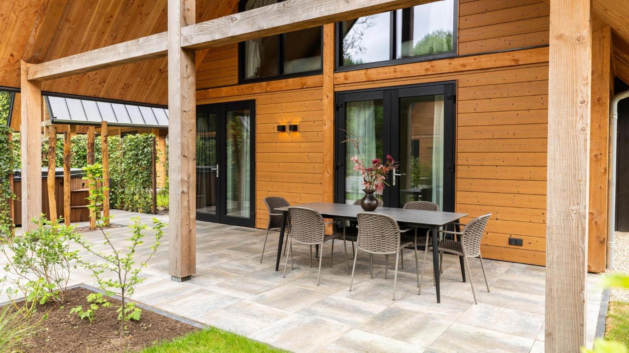 Bos Met Hottub & Sauna | 8 Personen Wekerom