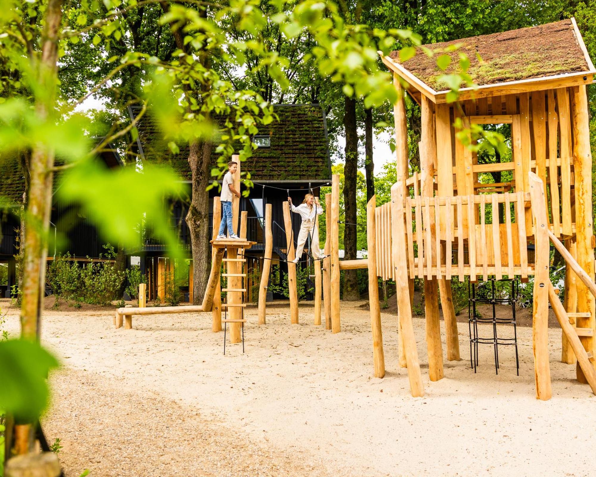 Bos Met Hottub & Sauna | 8 Personen Wekerom
